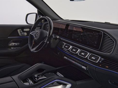 Used 2024 Mercedes-Benz Maybach GLS 600 4MATIC image 10