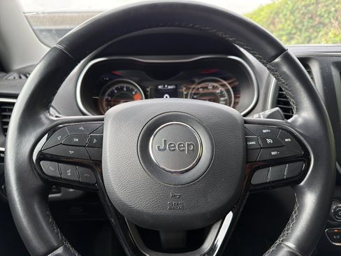 Used 2019 Jeep Cherokee Latitude Plus FWD image 22