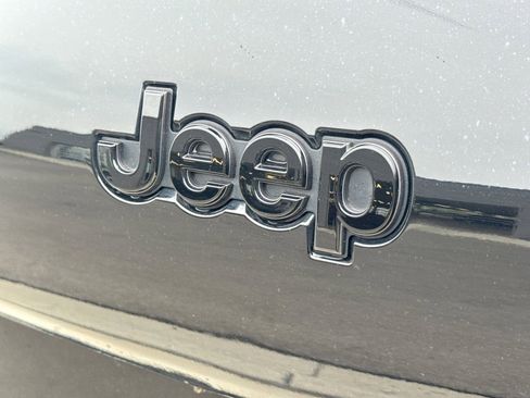 Used 2023 Jeep Grand Cherokee L Laredo AWD/4WD image 14