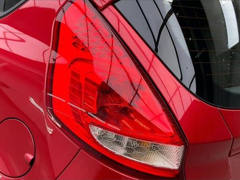 Used 2012 Ford Fiesta SE image 25