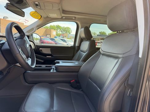 Used 2025 Ford Expedition Active AWD/4WD image 7