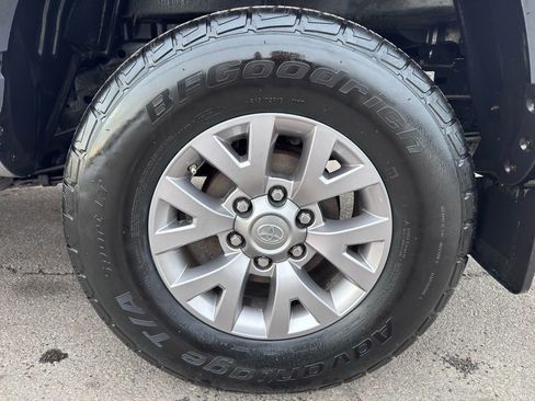 Used 2017 Toyota Tacoma SR5 w/ Tow Package image 57