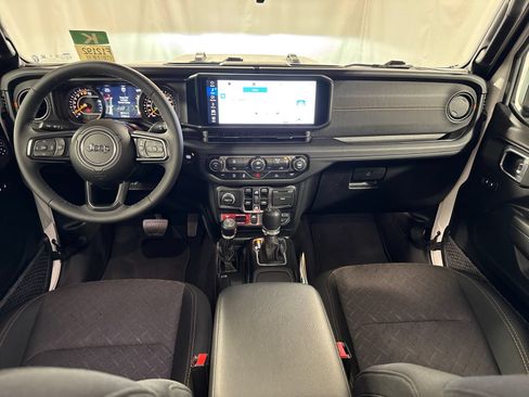 Used 2026 Jeep Gladiator Mojave AWD/4WD image 4
