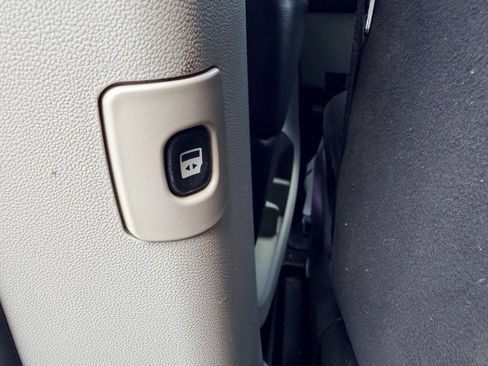 Used 2015 Dodge Grand Caravan SXT w/ UConnect Hands-Free Group FWD image 17