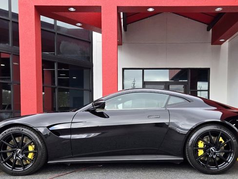 Used 2020 Aston Martin V8 Vantage Coupe image 18