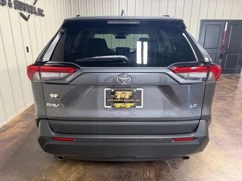 Used 2021 Toyota RAV4 LE FWD image 9