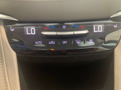 Used 2018 Cadillac XT5 Luxury w/ Driver Awareness Package AWD/4WD image 22