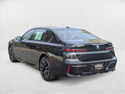 New 2026 BMW 750e xDrive image 8