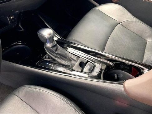 Used 2019 Toyota C-HR Limited image 17