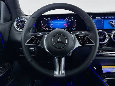 New 2025 Mercedes-Benz GLB 250 image 4