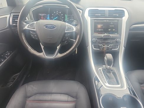 Used 2016 Ford Fusion SE FWD image 6