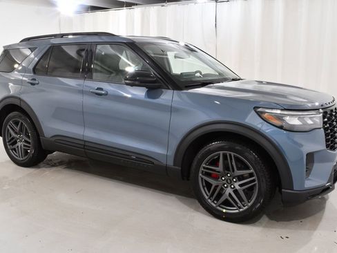 New 2026 Ford Explorer ST w/ Sun And Sound Package image 5