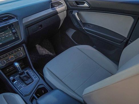 Used 2018 Volkswagen Tiguan SE image 32
