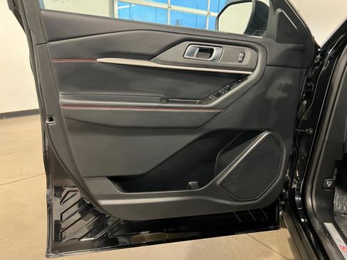 Used 2025 Ford Explorer ST-Line w/ ST-Line Street Pack image 26