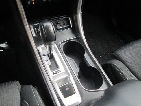 Used 2020 Subaru Ascent Premium image 17