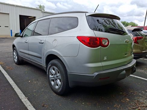 Used 2011 Chevrolet Traverse LS FWD image 3