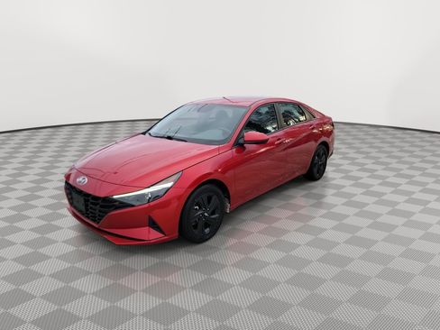 Used 2021 Hyundai Elantra SEL image 4