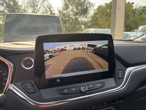 Used 2025 Chevrolet Blazer LT FWD image 24