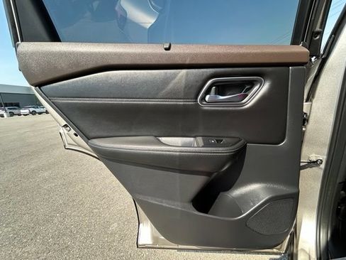 Used 2021 Nissan Rogue Platinum AWD/4WD image 40