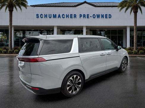 Used 2024 Kia Carnival EX FWD image 7