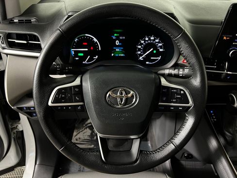 Certified 2024 Toyota Sienna XLE image 15