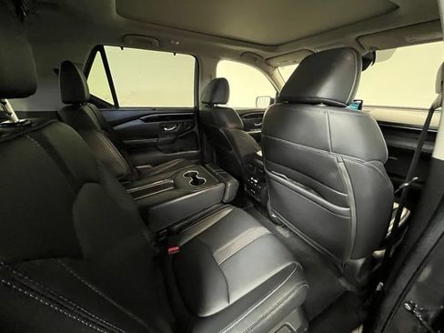 Used 2024 Honda Pilot Touring image 12