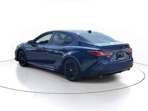 Used 2025 Toyota Camry SE w/ Convenience Package FWD image 5