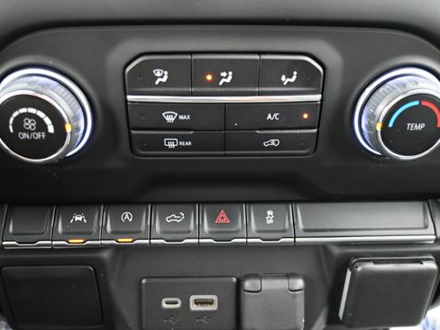 Used 2023 Chevrolet Silverado 1500 Custom AWD/4WD image 15