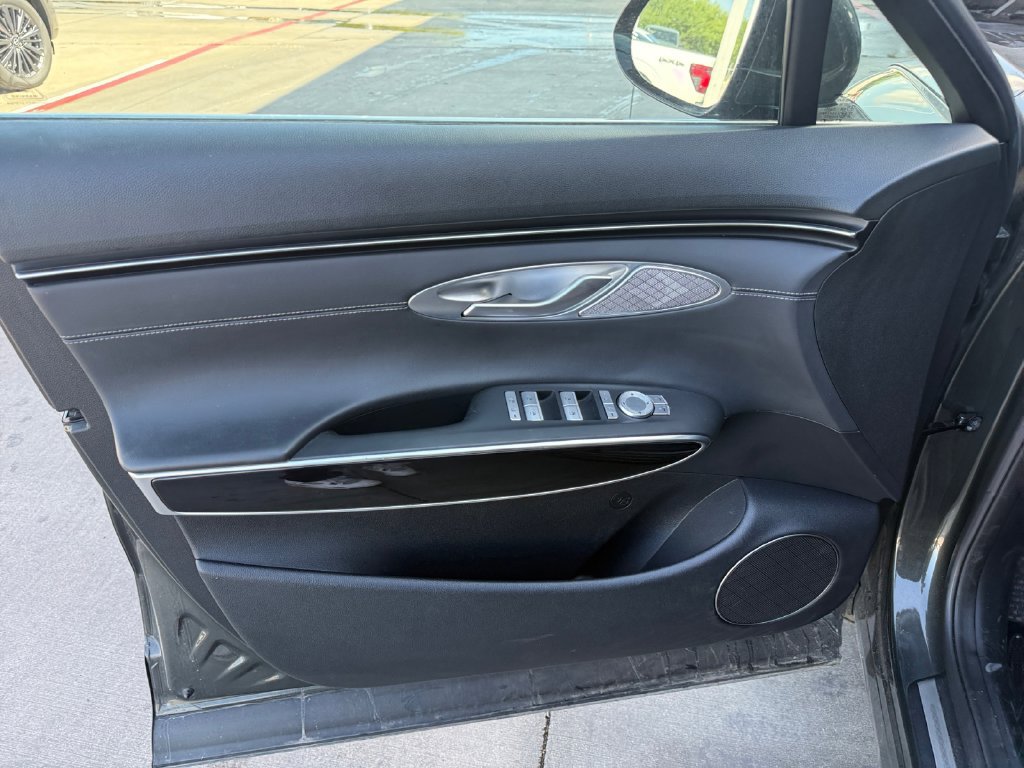 Used 2025 Genesis GV70 2.5T AWD/4WD image 11