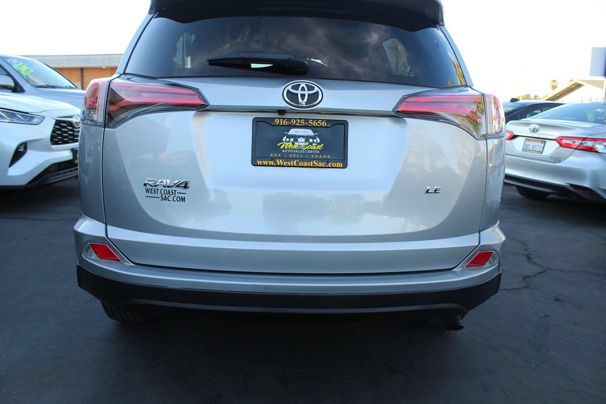 Used 2018 Toyota RAV4 LE FWD image 13