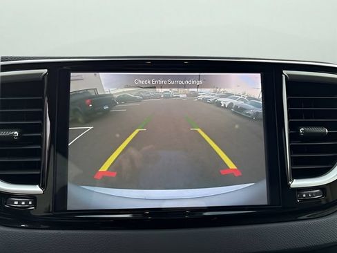 Used 2024 Chrysler Pacifica Touring-L FWD image 26