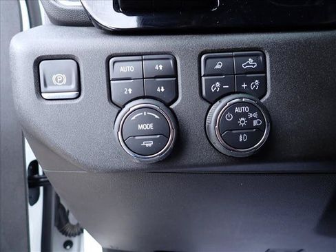 Used 2025 Chevrolet Silverado 1500 High Country AWD/4WD image 16