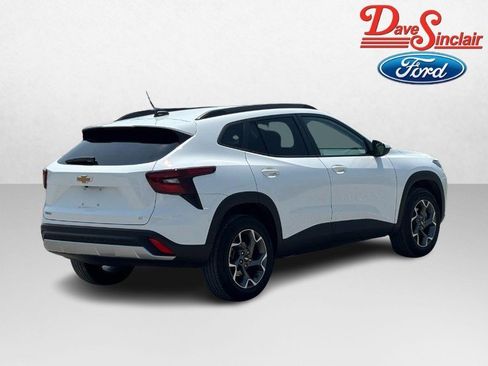Used 2025 Chevrolet Trax LT w/ Driver Confidence Package FWD image 7