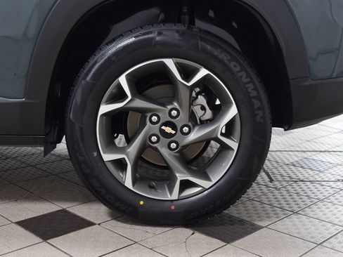 Used 2025 Chevrolet Trax LT w/ Driver Confidence Package FWD image 24