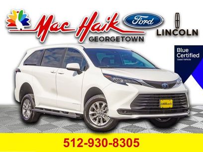 Used 2025 Toyota Sienna LE