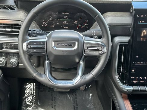 Used 2025 GMC Yukon Denali AWD/4WD image 12
