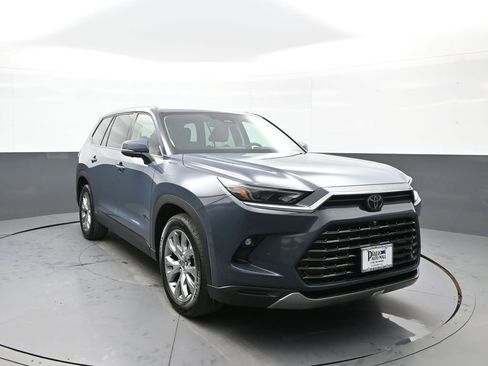 Certified 2025 Toyota Grand Highlander AWD image 3