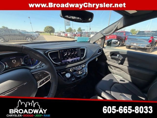 New 2027 Chrysler Pacifica Select FWD image 19