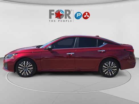 Used 2025 Nissan Altima 2.5 SV FWD image 2