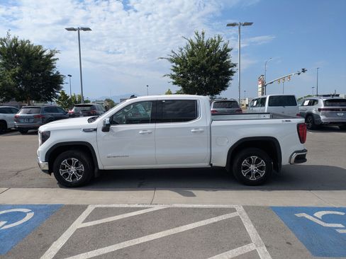 Used 2024 GMC Sierra 1500 SLE w/ X31 Off-Road Package AWD/4WD image 10