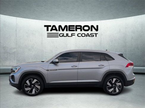 Used 2024 Volkswagen Atlas Cross Sport SE image 2