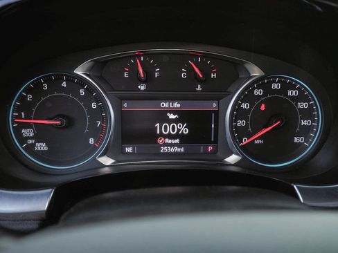 Used 2023 Chevrolet Traverse LT FWD image 11