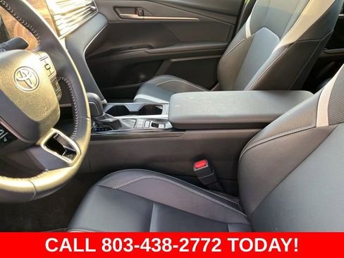 Used 2025 Toyota Camry SE w/ Convenience Package image 9