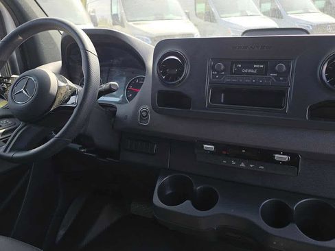 Used 2025 Mercedes-Benz Sprinter 2500 image 12
