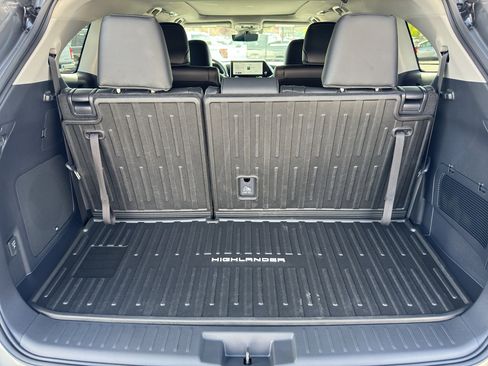 New 2026 Toyota Highlander Platinum AWD/4WD image 7