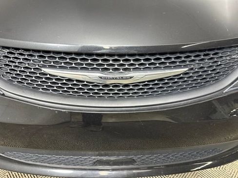 Used 2023 Chrysler Voyager LX image 9