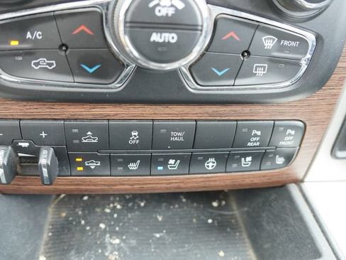 Used 2017 RAM 1500 Laramie w/ Convenience Group AWD/4WD image 8