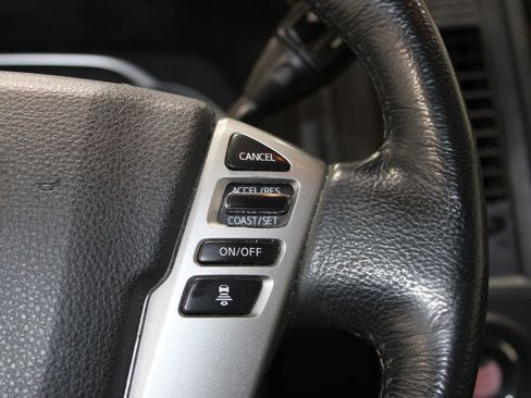 Used 2022 Nissan Titan SV w/ SV Convenience Package image 17