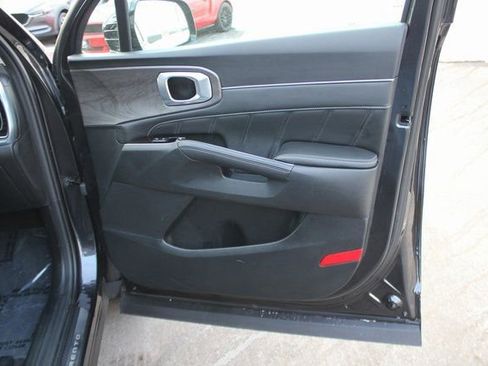 Used 2025 Kia Sorento SX image 34