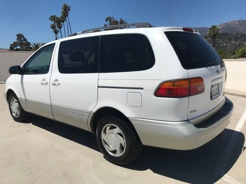 Used 1999 Toyota Sienna XLE image 4